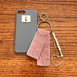 Chuu iPhone 7/8/SE 2 Case w/ Key Charm